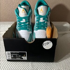 Air Jordan 1 Low SE Men’s Shoes - new emerald & taxi white